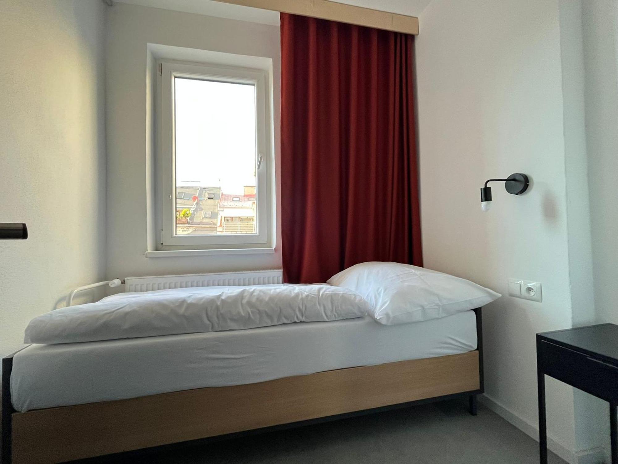 Izy Stay Hostel Pozsony Kültér fotó
