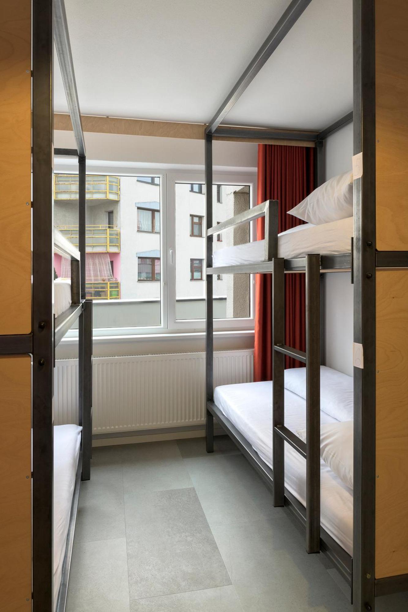 Izy Stay Hostel Pozsony Kültér fotó